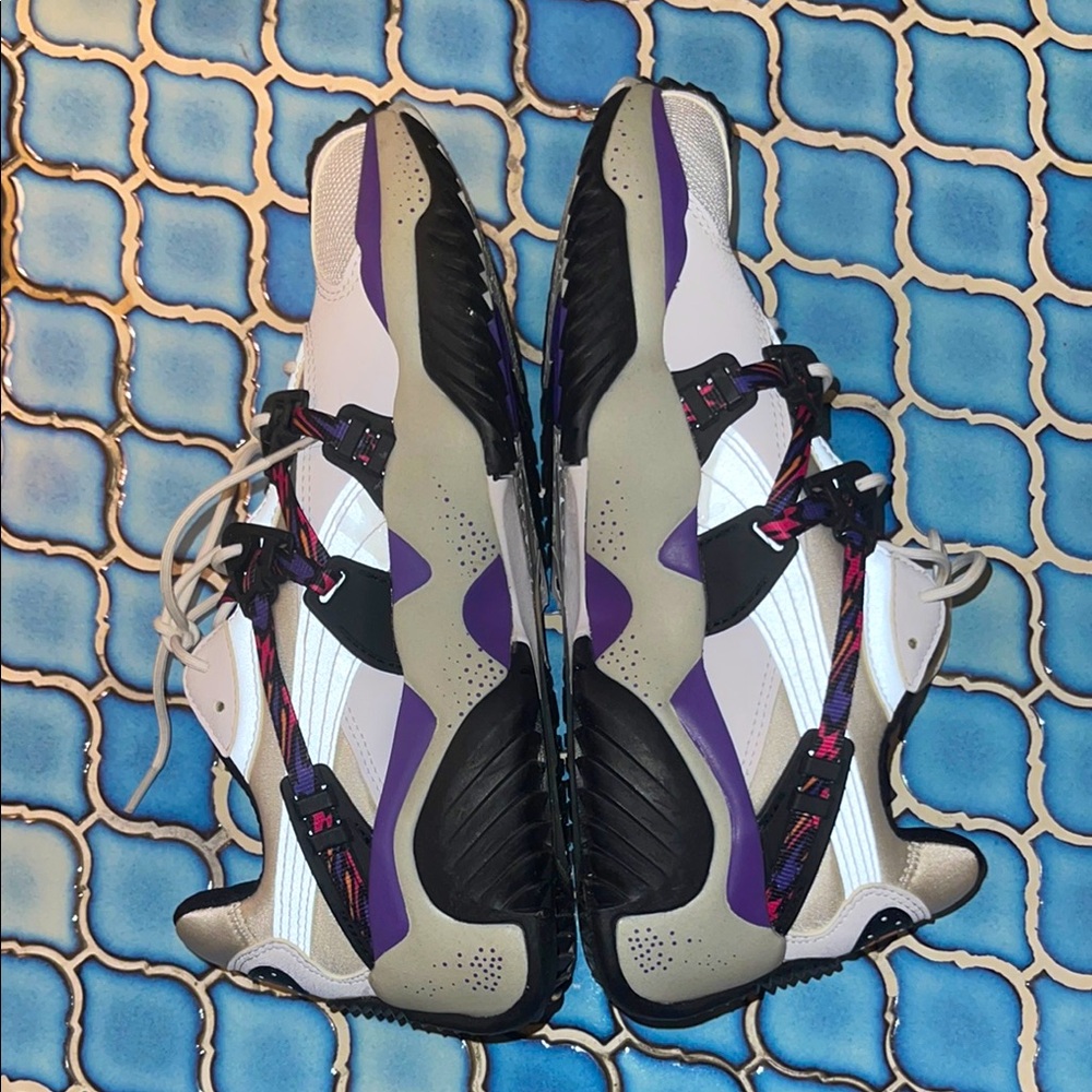 Puma Sneaks - Picture 3 of 4